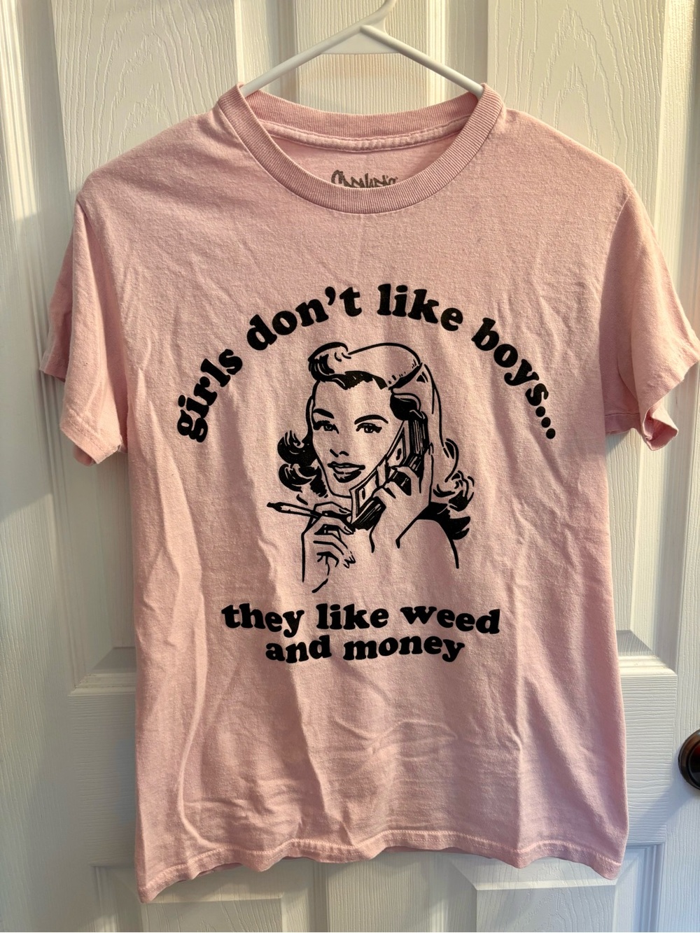 Retro Graphic Tee “girls don’t like boys”